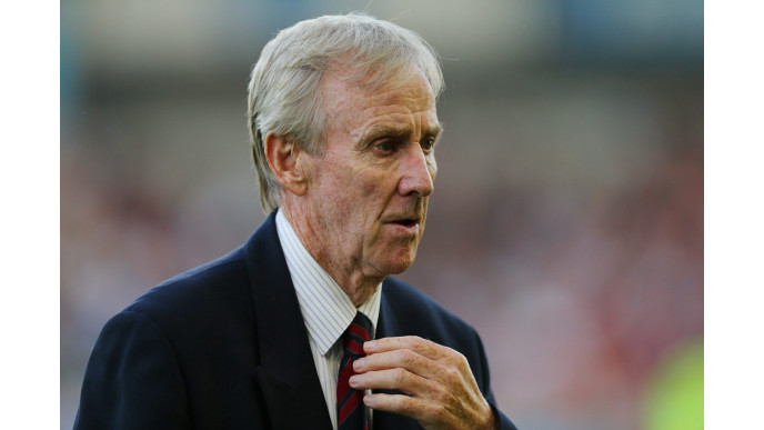 The football world is paying tribute to former Manchester United coach Eric Harrison