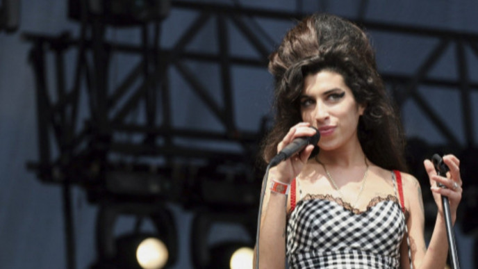 The Amy Winehouse hologram tour has been postponed, which feels like a good thing