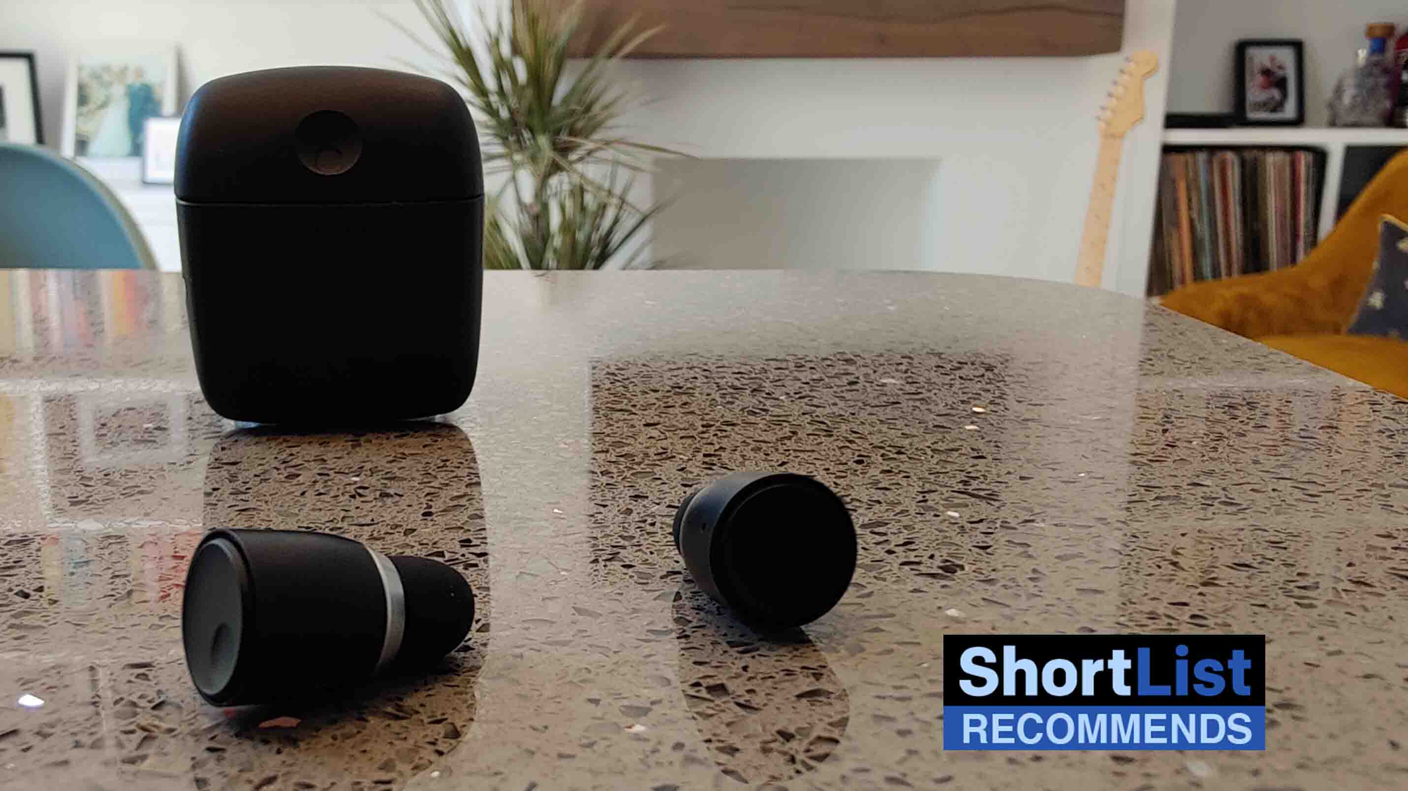 Melomania 1 vs airpods pro deals