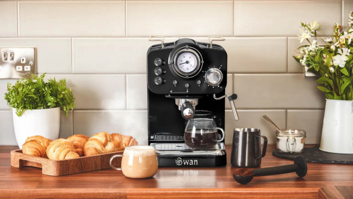 5 reasons coffee is better than tea (and one reason it's not)