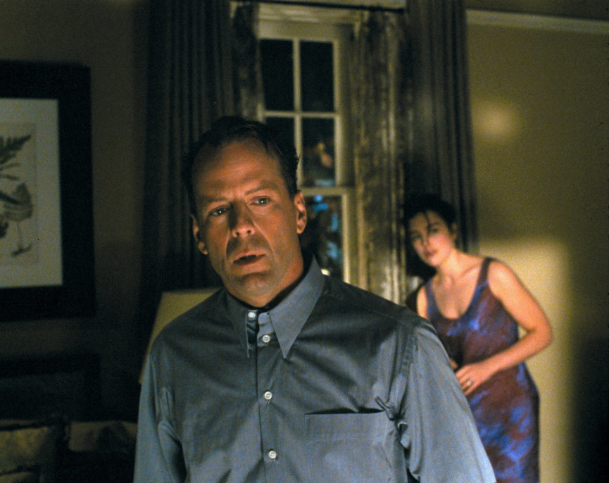 I rewatched 'The Sixth Sense' and here is every single time it makes zero  sense that Bruce Willis is a goddamn ghost