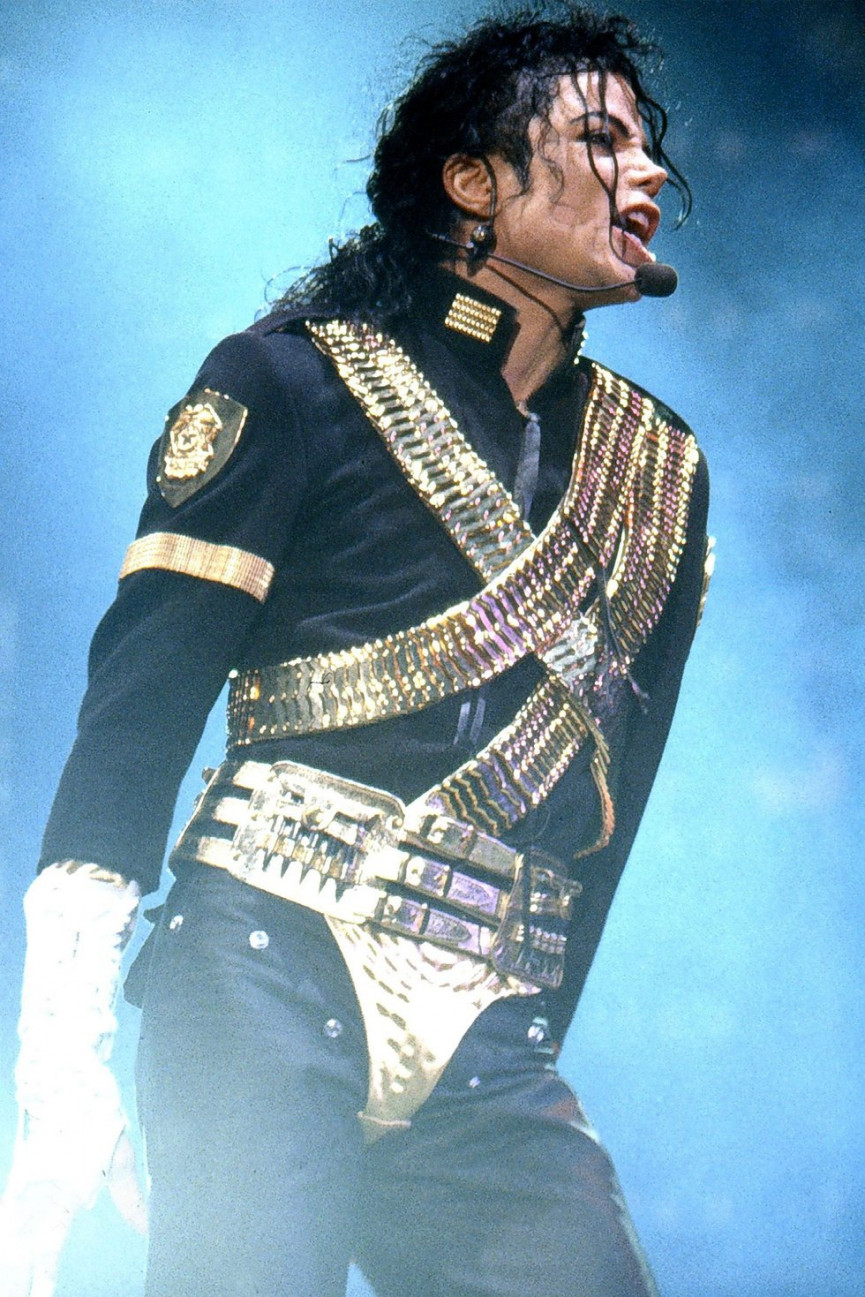 25 Most Iconic Music Stage Outfits