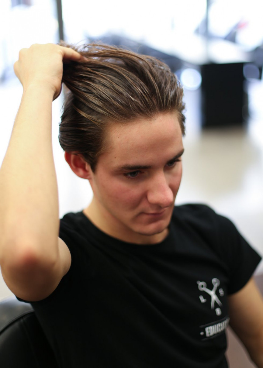How to recreate Alex Turner's pompadour at home by yourself