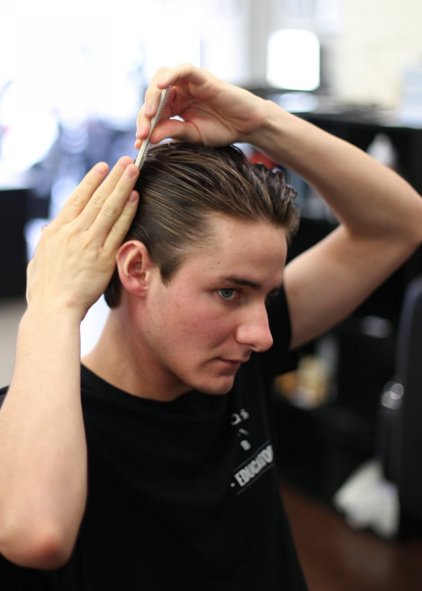 How to recreate Alex Turner's pompadour at home by yourself