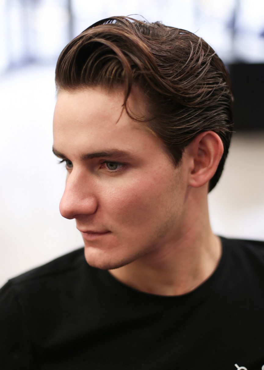 How to recreate Alex Turner's pompadour at home by yourself How to recreate Alex Turner's pompadour at home by yourself