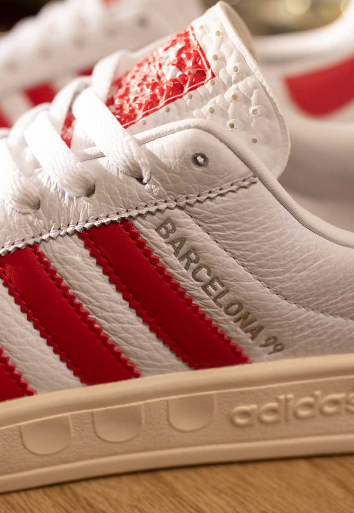 Empleado explosión exégesis Manchester United and Adidas Originals release 20th anniversary Barcelona  trainers