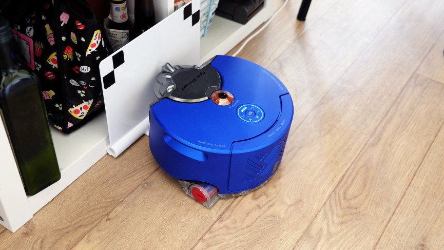 Review The 700 Dyson V1 Easily Picks Up Cat Kibble Hair And Dust Business Insider