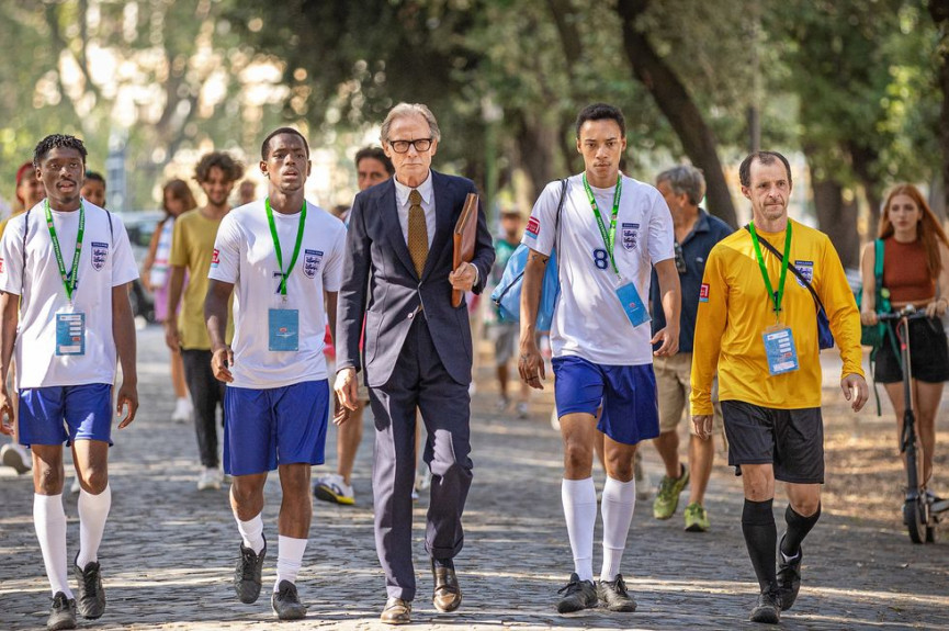 Primeiro, assista ao eufórico novo drama de futebol de Bill Nighy da Netflix, The Beautiful Game