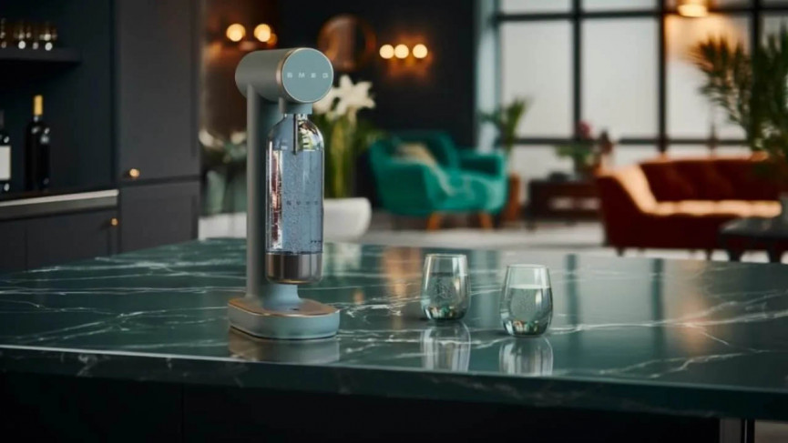 Smeg takes on SodaStream with its sparkling new Soda Maker